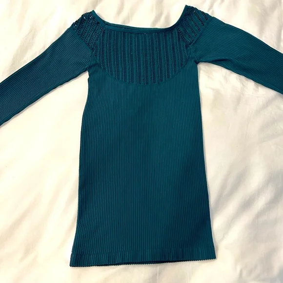 Free people long sleeve top with cut outs - Picture 4 of 6